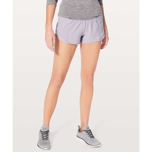 Lululemon 8 Hotty Hot Short II 2.5" Faint Lavender Swift W7AHQR - Picture 2 of 9